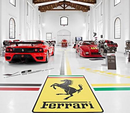 Tour privato della fabbrica, musei Ferrari e pranzo in una cucina locale (MO)